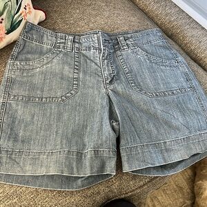 Lee light wash denim short